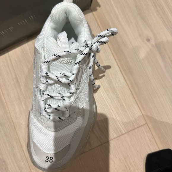Balenciaga hqr sneaker size 38 (fits small) - Picture 3 of 3